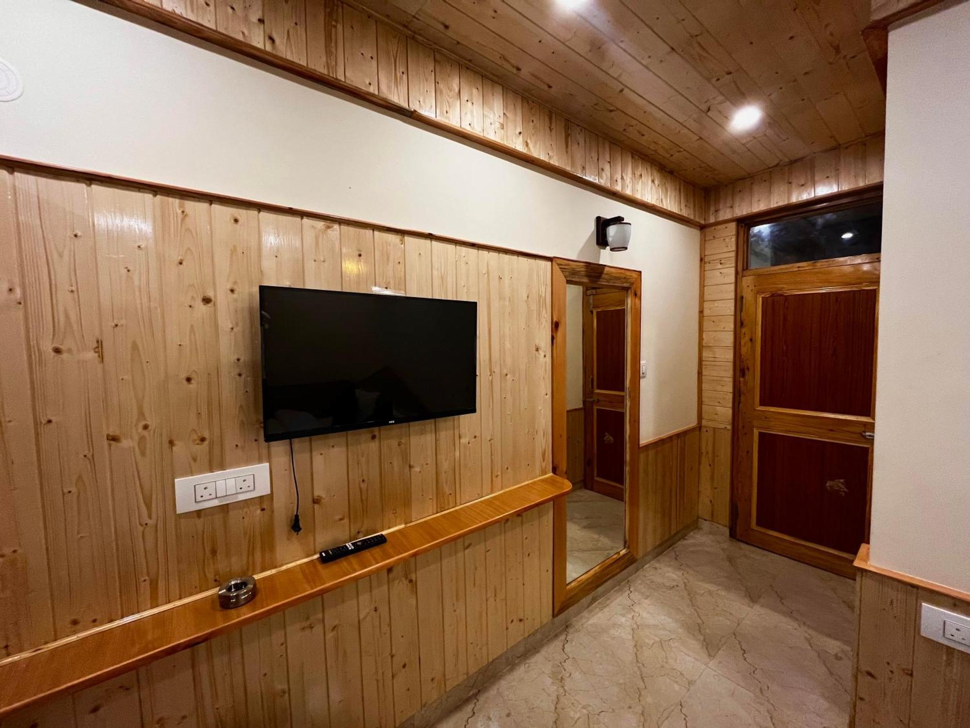 Hotel Mid Orchard Kasol L River Side -Pure Veg Hotel Buitenkant foto