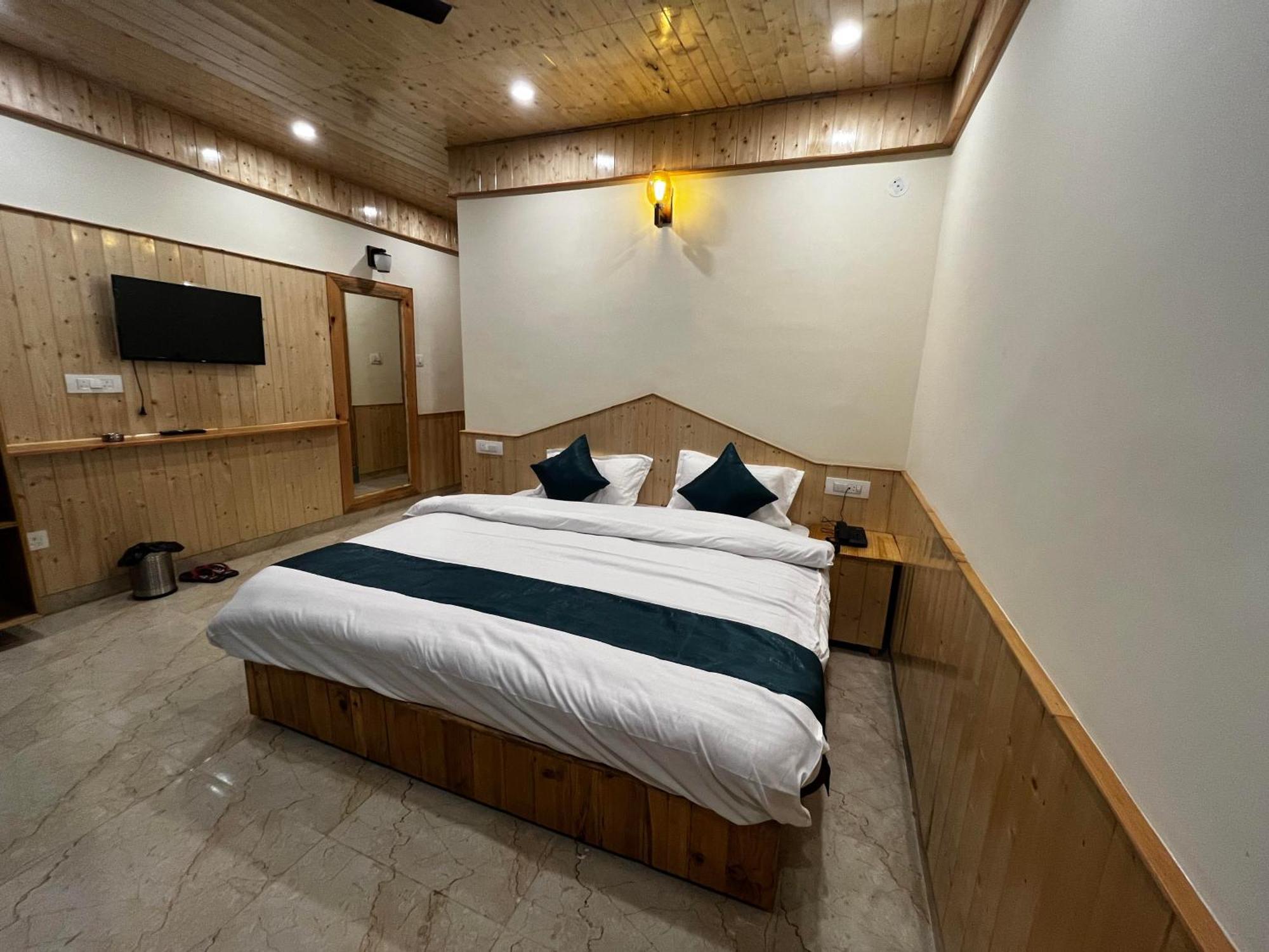 Hotel Mid Orchard Kasol L River Side -Pure Veg Hotel Buitenkant foto