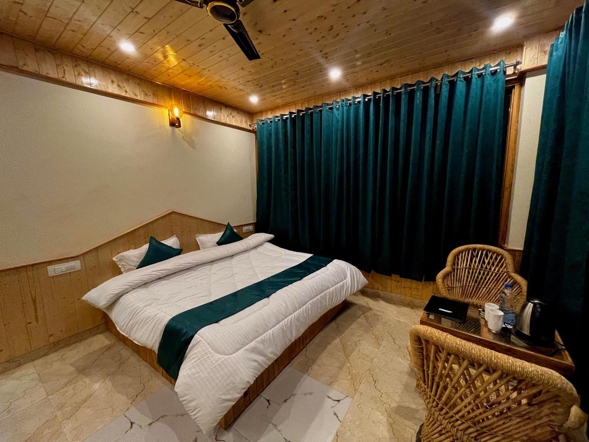 Hotel Mid Orchard Kasol L River Side -Pure Veg Hotel Buitenkant foto
