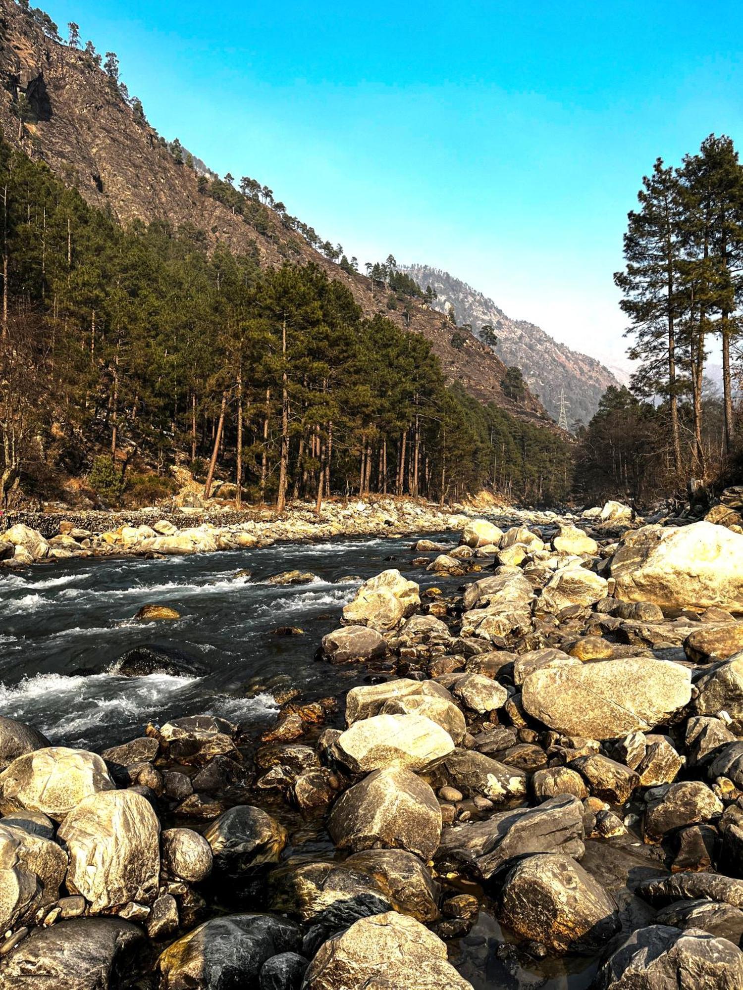Hotel Mid Orchard Kasol L River Side -Pure Veg Hotel Buitenkant foto