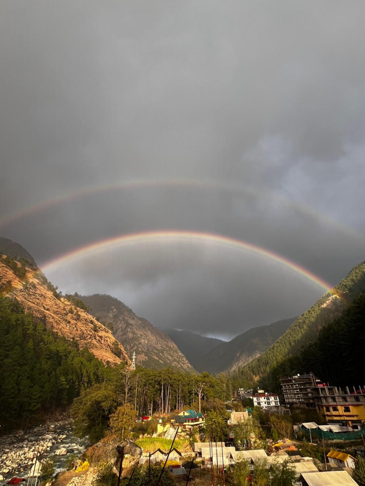 Hotel Mid Orchard Kasol L River Side -Pure Veg Hotel Buitenkant foto