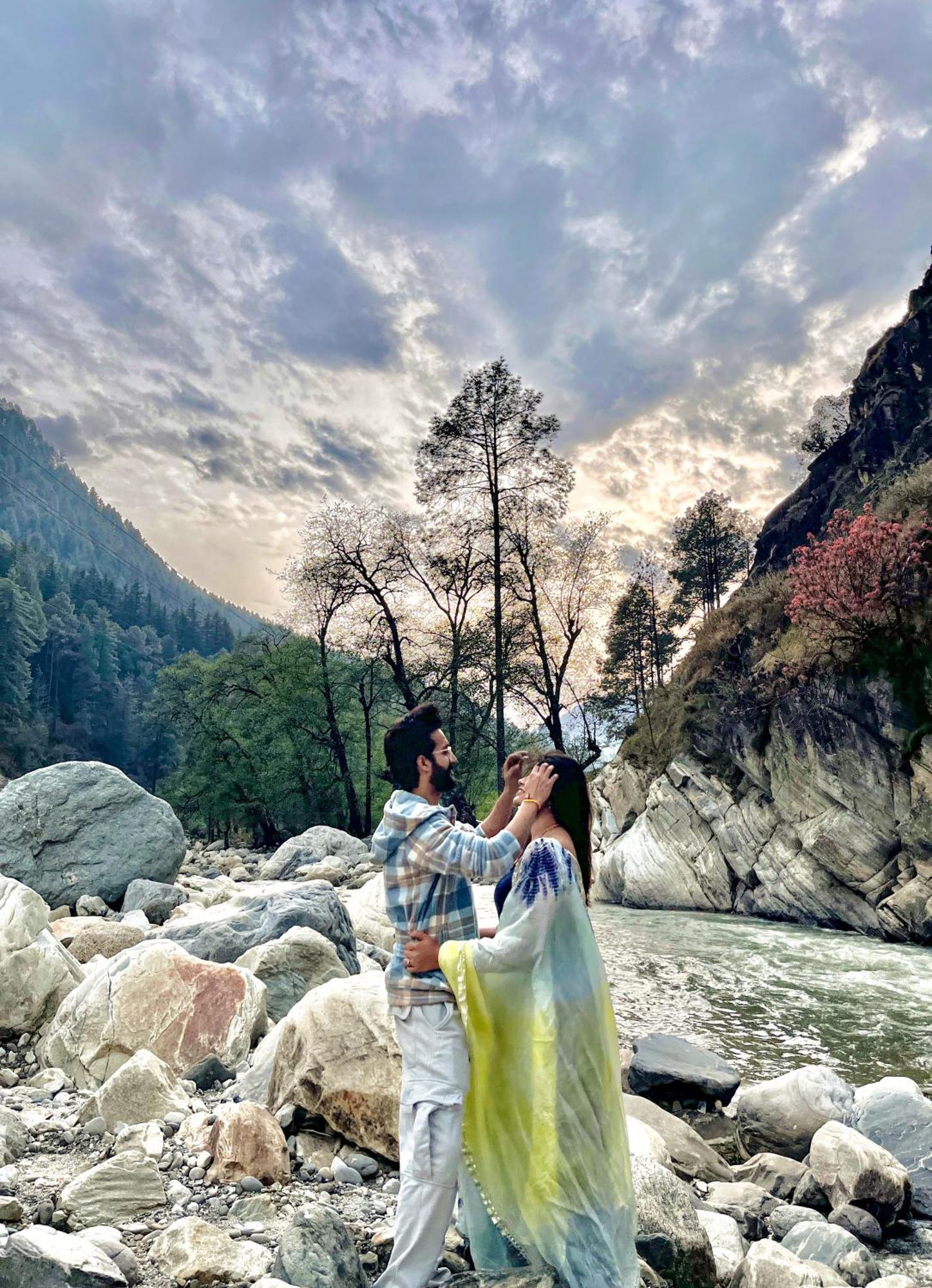 Hotel Mid Orchard Kasol L River Side -Pure Veg Hotel Buitenkant foto