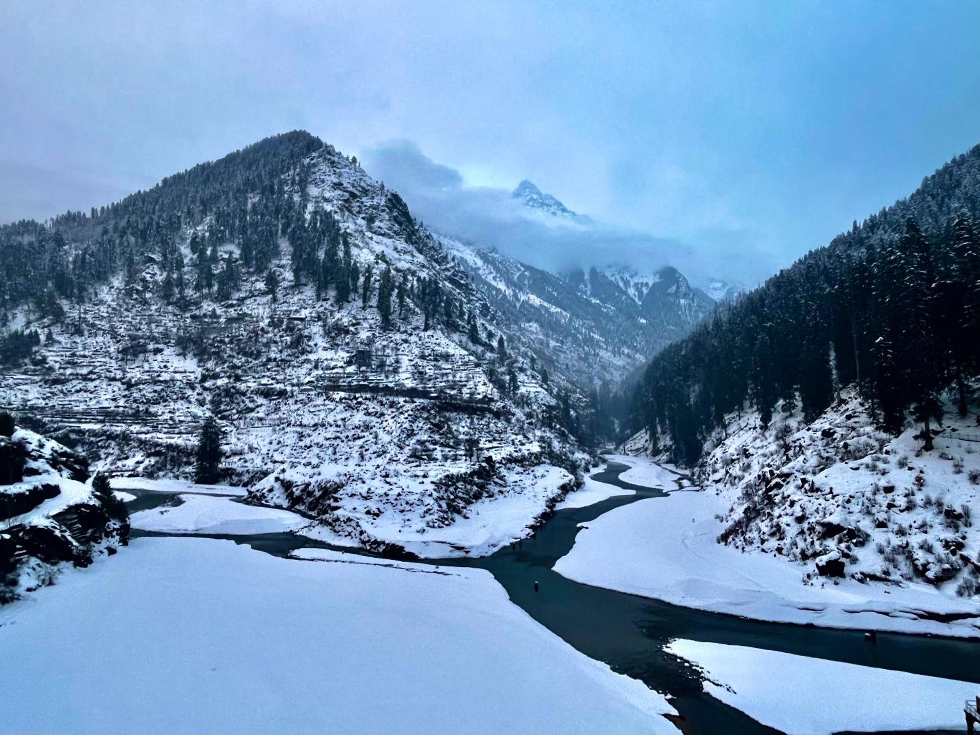 Hotel Mid Orchard Kasol L River Side -Pure Veg Hotel Buitenkant foto